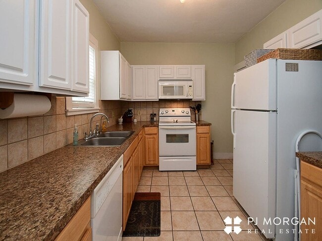 Building Photo - 5022I