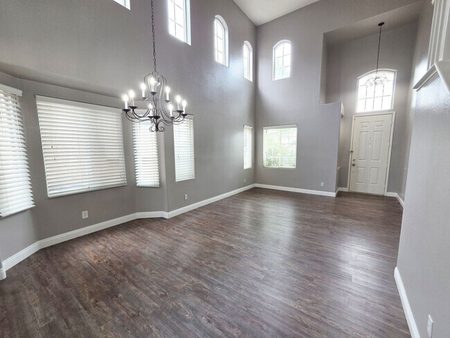 Building Photo - Spacious 3 Bed + Loft & Den with Soaring Ceilings