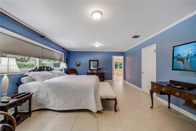 Building Photo - 7020 Almansa St