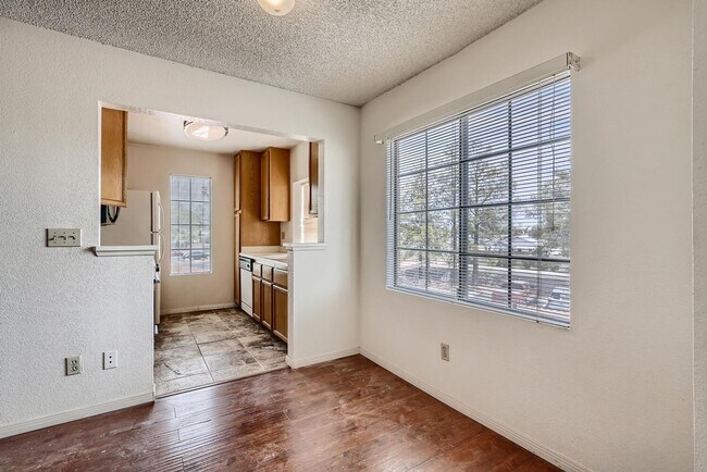 Building Photo - Central Spring Valley Condo Close to Shopping and Parks