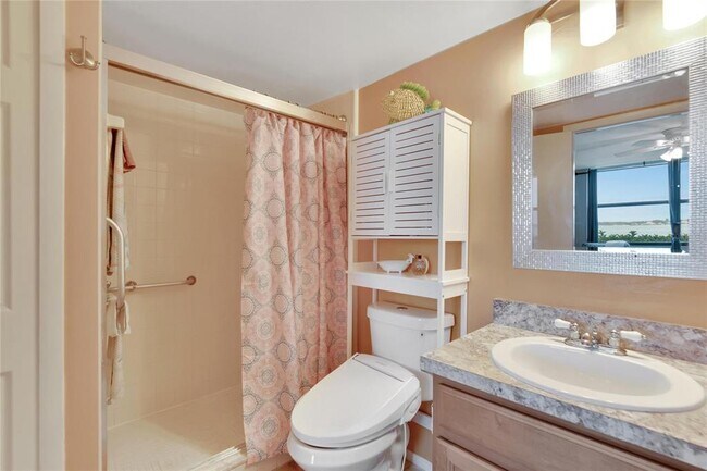 Building Photo - 7700 Sun Island Dr S
