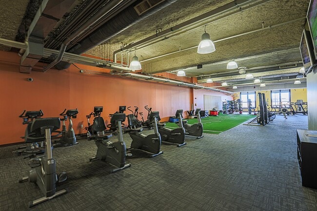 Building Photo - 675 S President St