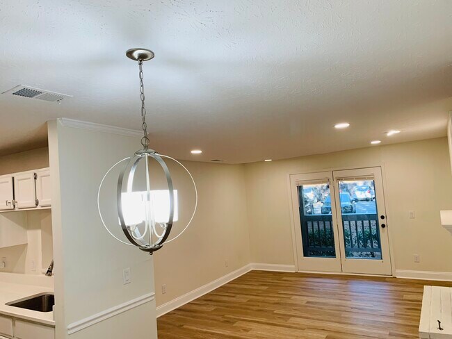 Building Photo - 524 Warm Springs Cir