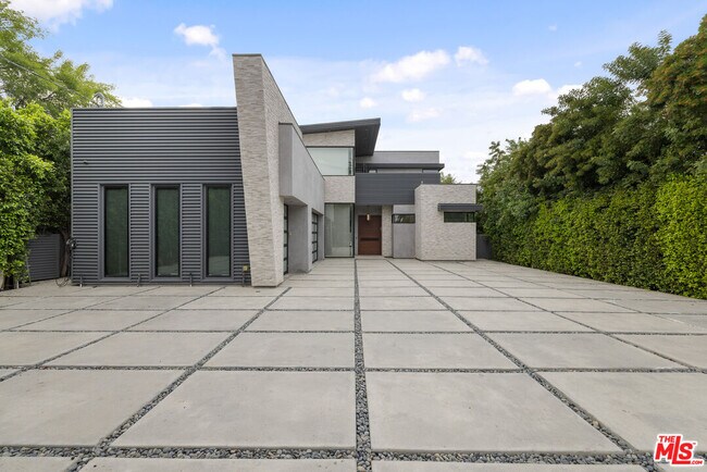 Building Photo - 5365 Vanalden Ave