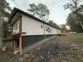 Building Photo - 279 White Oak Cir