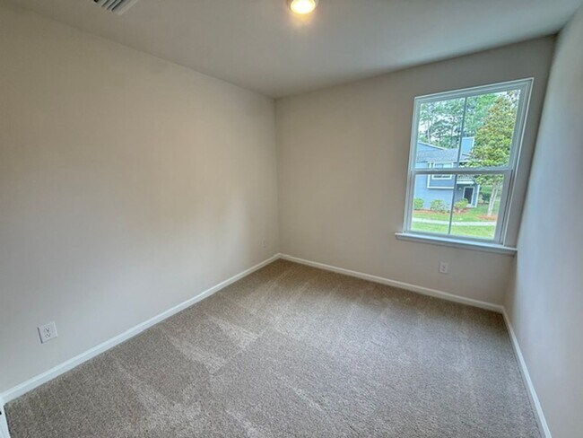 Building Photo - 463 Martins Creek Blvd