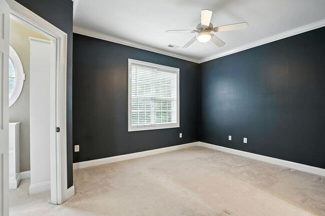 Building Photo - BEAUTIFUL BRICK FRONT TOWNHOME HOLLY SPRINGS!