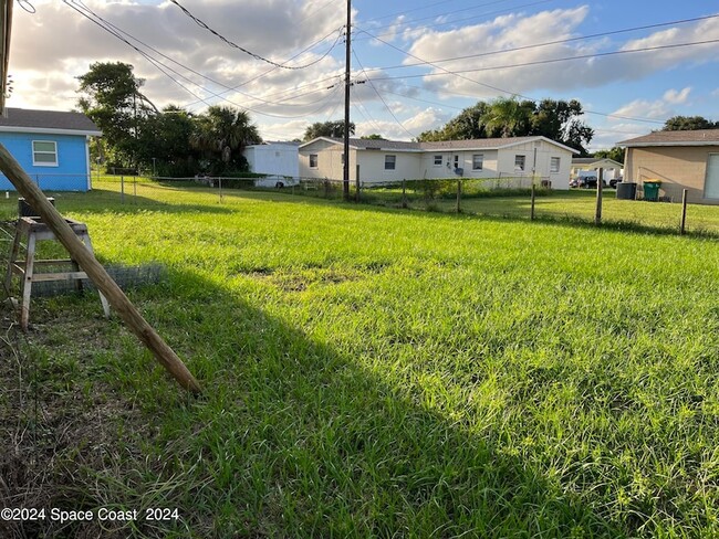 Building Photo - 360 Schoolhouse Ln