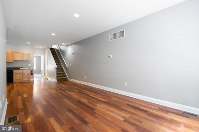 Building Photo - 1940 N Gratz St