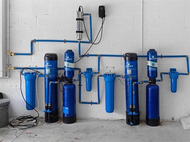 Building Photo - 4317 Lago Dr