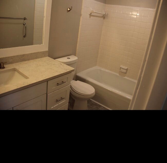Building Photo - 1524 Brompton Ct
