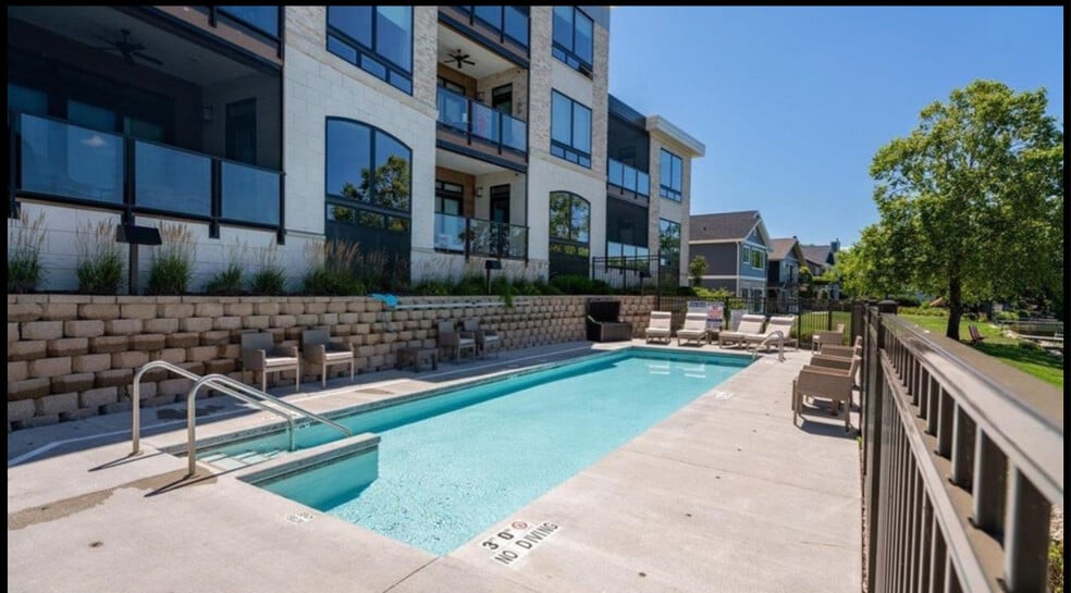 Building Photo - 5600 Lake Edge Rd