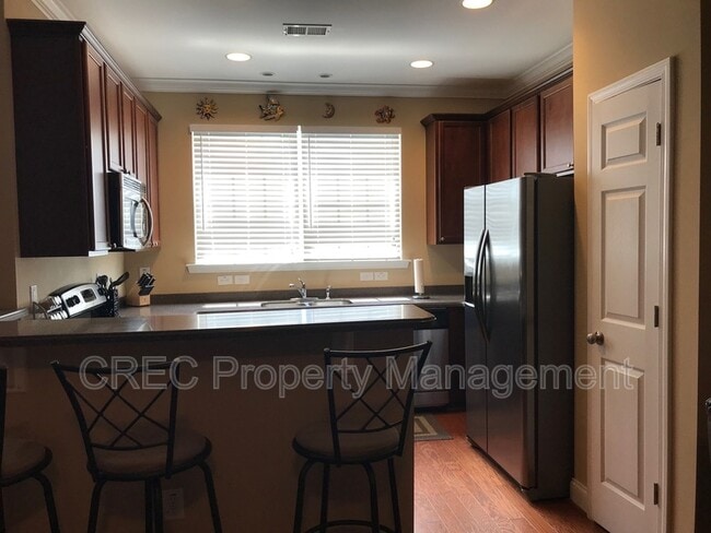 Building Photo - 4055 Hartland St