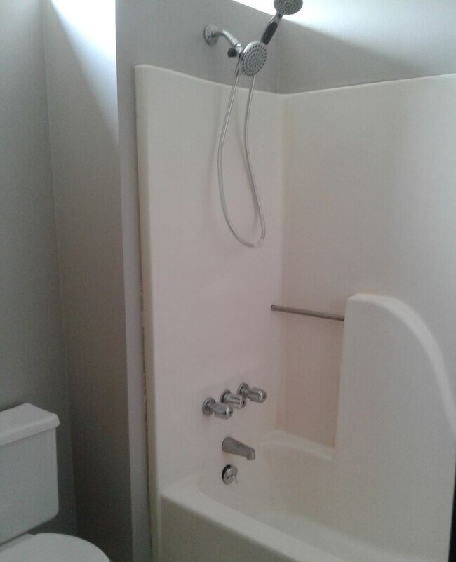 Building Photo - 211 Teakwood