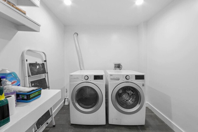 Building Photo - 564 W 182nd St