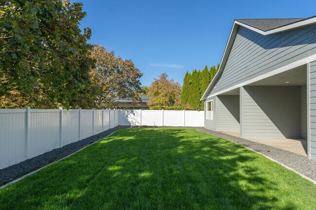 Building Photo - 4205 N Stout Ct