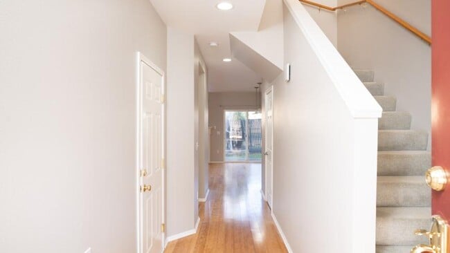 Building Photo - 2 bedroom in Renton WA 98055