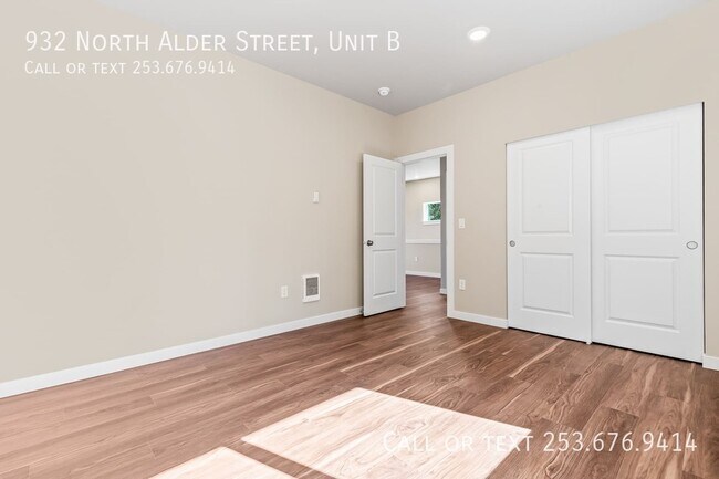 Building Photo - 932 N Alder St