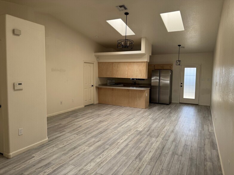 Building Photo - 11377 S Kingman Ave