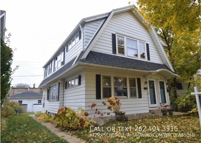 Building Photo - Two Bedroom Lower Duplex