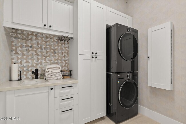 Building Photo - 11861 E Desert Trail Rd