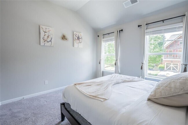 Building Photo - 454 Burgundy Terrace SE