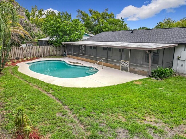 Building Photo - 8676 Hillside Dr