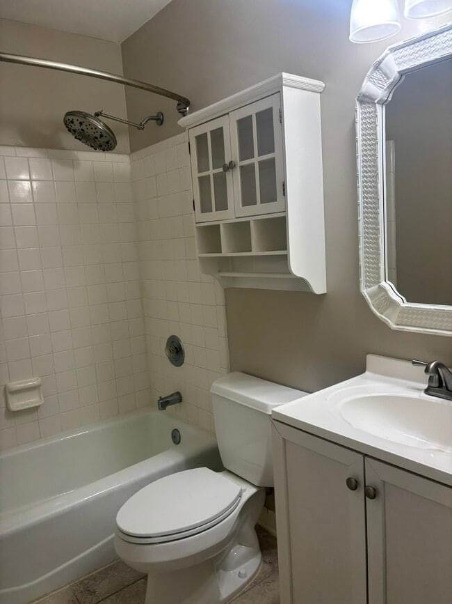 Building Photo - 552 Teal Ln