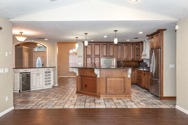 Building Photo - FOR RENT!!! STUNNING AND SPACIOUS 5 BEDROOM SINGLE FAMILY HOME...