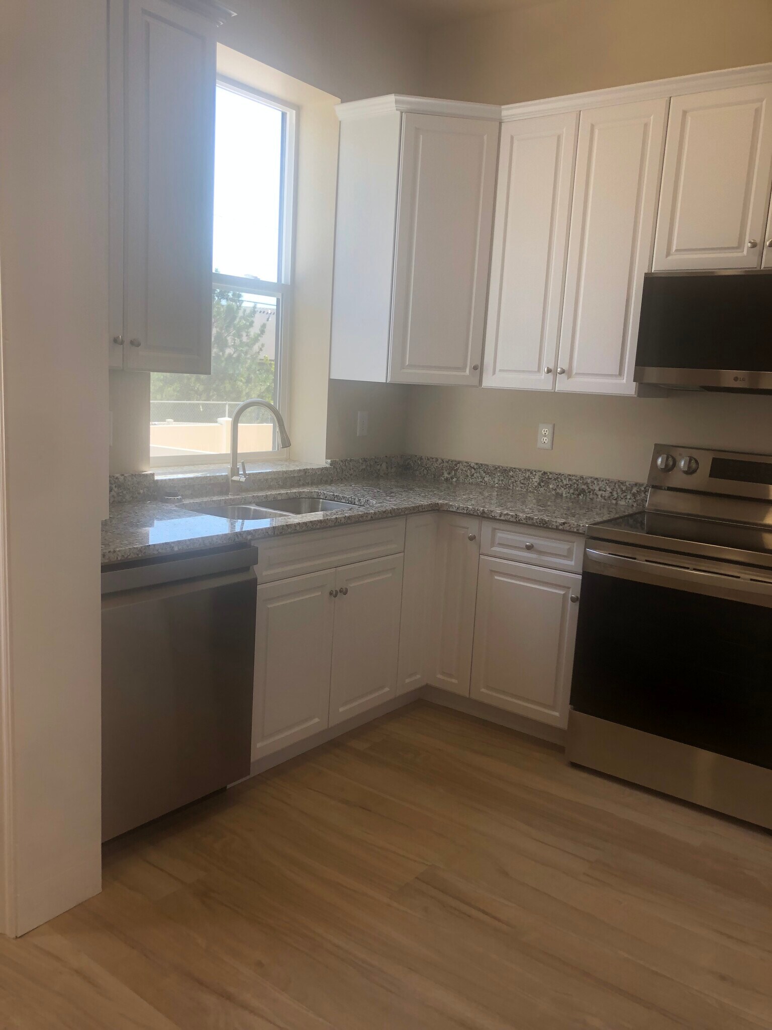 kitchen - 454 E 850 S