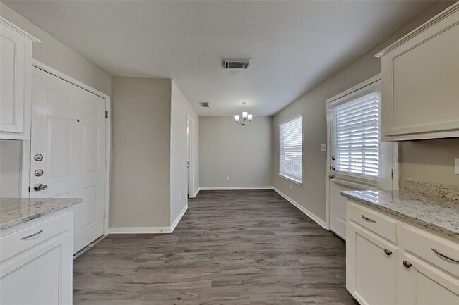 Building Photo - 10834 Glenora Dr