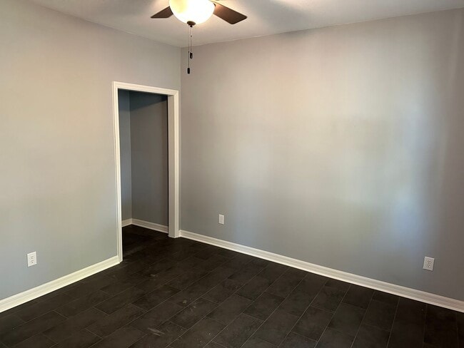 Building Photo - Affordable 3/1 Duplex in Plant City