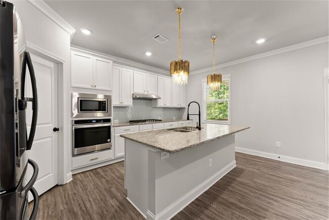 Building Photo - 4656 Silver Oak Dr SW