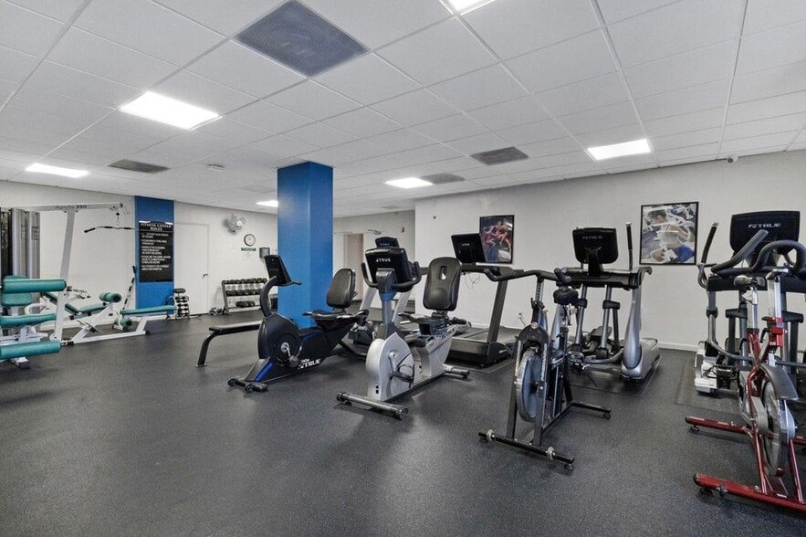 Building Photo - 3900 Galt Ocean Dr