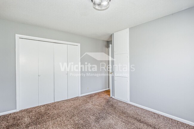 Building Photo - Indian hills duplex!