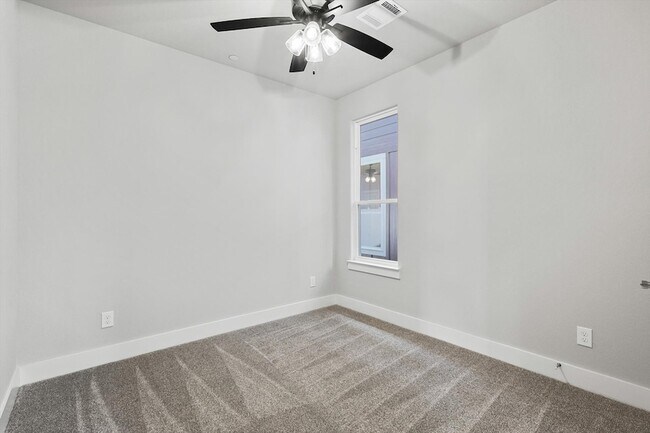 Building Photo - 514 Woodside Trl