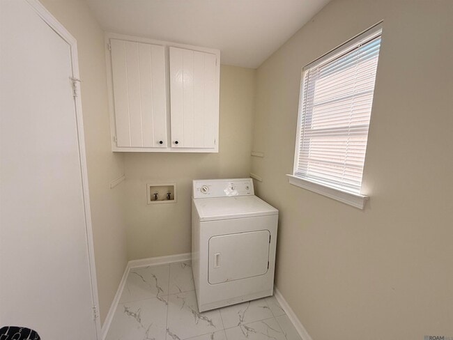 Building Photo - 5254 Stumberg Ln