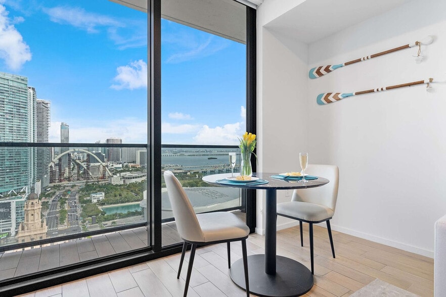 Building Photo - 398 NE 5th St