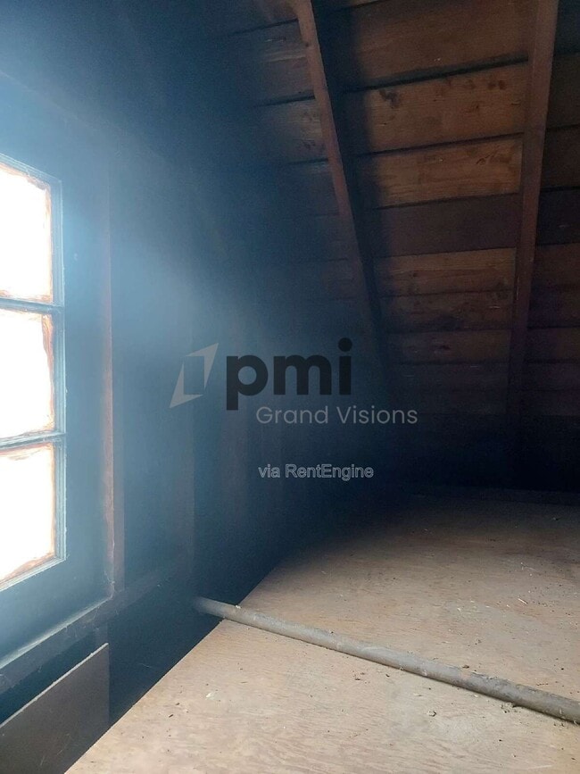 Building Photo - 328 E Kellar Ln