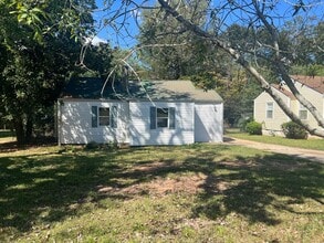 Building Photo - 3 bedroom 2 bathroom home