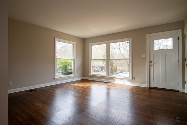 Building Photo - Cozy renovated ranch near Uptown