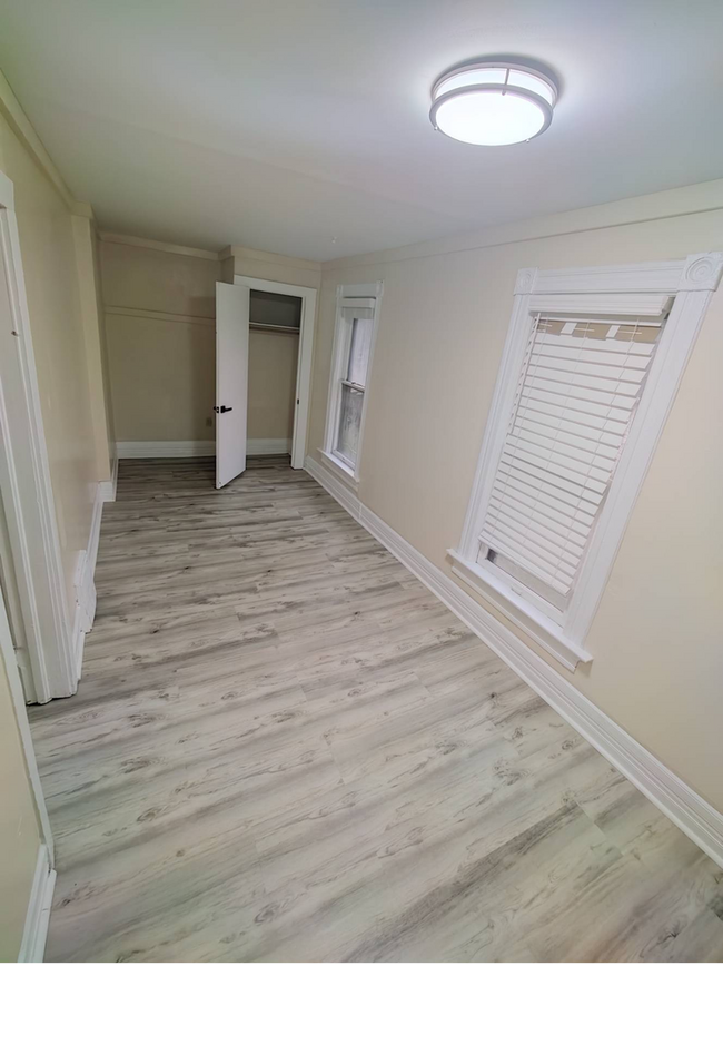 Building Photo - 2753 N Holton St