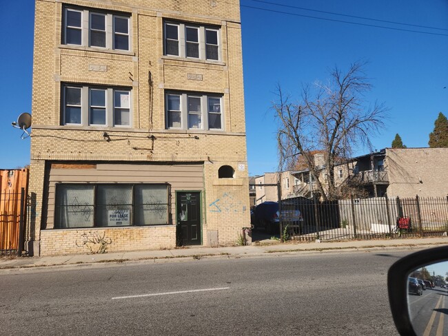 Primary Photo - 1048 N Cicero Ave