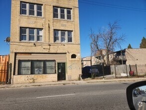 Building Photo - 1048 N Cicero Ave