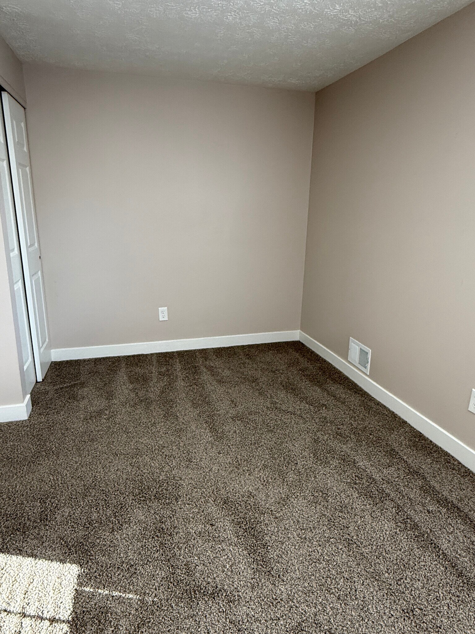 Building Photo - 740 Ridge Rd