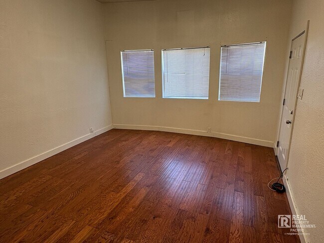Building Photo - 3513 Lincoln Ave