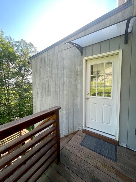 Building Photo - 21 Hemlock Hl