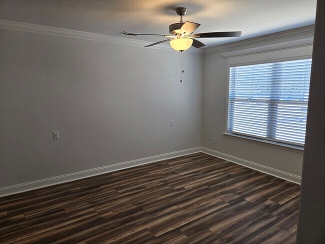 Building Photo - 3 Bedroom 2.5 Bath Townhome located in Valdosta, GA Minutes from Moody