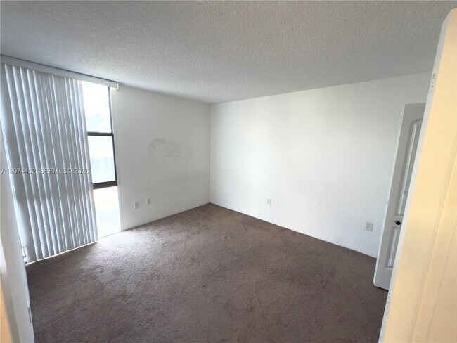 Building Photo - 3675 N Country Club Dr