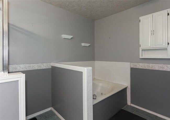 Building Photo - 16410 Salinas Ln